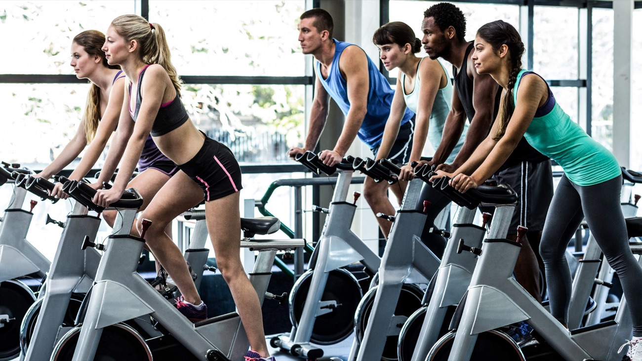 Spinning-Kurs in einem Fitnessstudio in Deutschland, Absicherung für Fitnessstudios, Pilatesstudios und Praxen, Sibel Lang Consulting